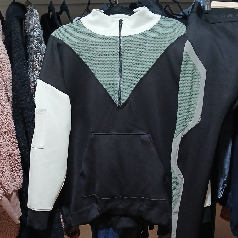 Koral Black and Green Sweater and leggins